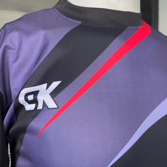 T-Shirt - Picture 4 of 16